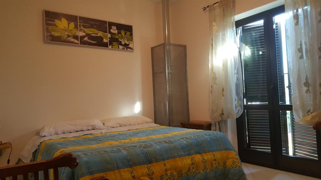 Al Fontanone Hotell Cecchina Exteriör bild